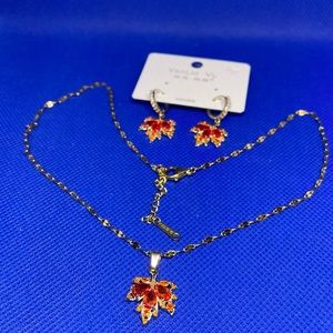 New Crystal Maple Jewelry Set - Earrings & Necklace